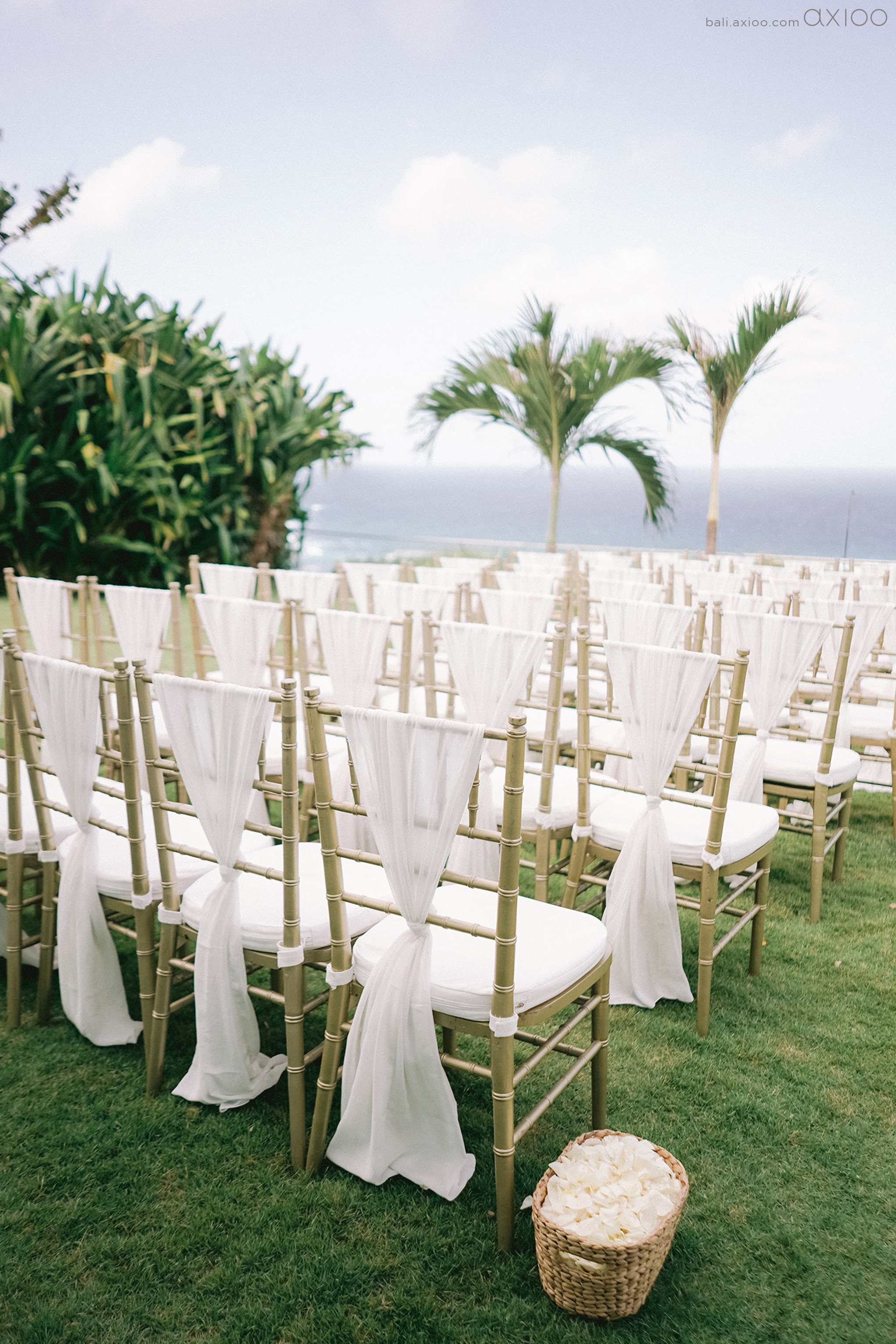 Axioo: Blissful Oceanfront Soiree